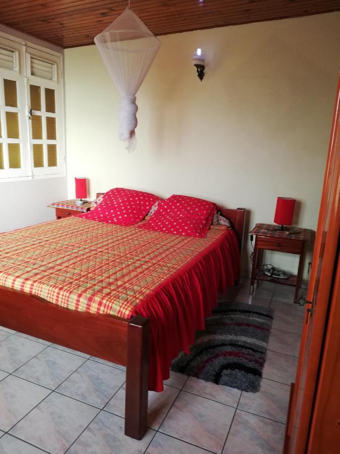 Hebergement Mouchas F4 - Dans Villa Les Polycias 圣吕斯 外观 照片