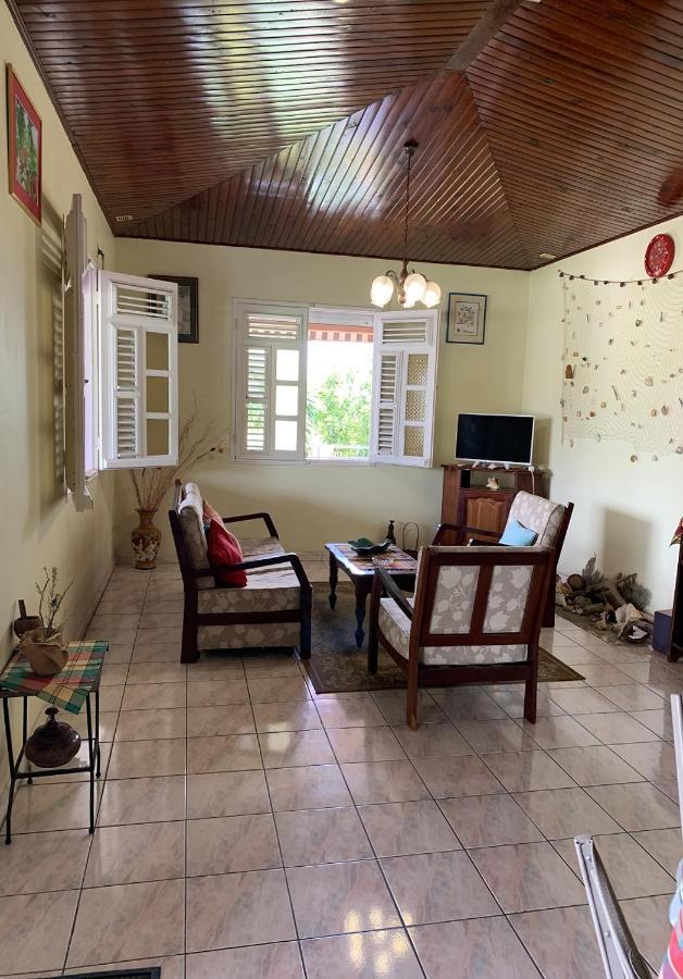 Hebergement Mouchas F4 - Dans Villa Les Polycias 圣吕斯 外观 照片